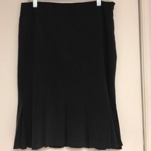 Black skirt with pleats